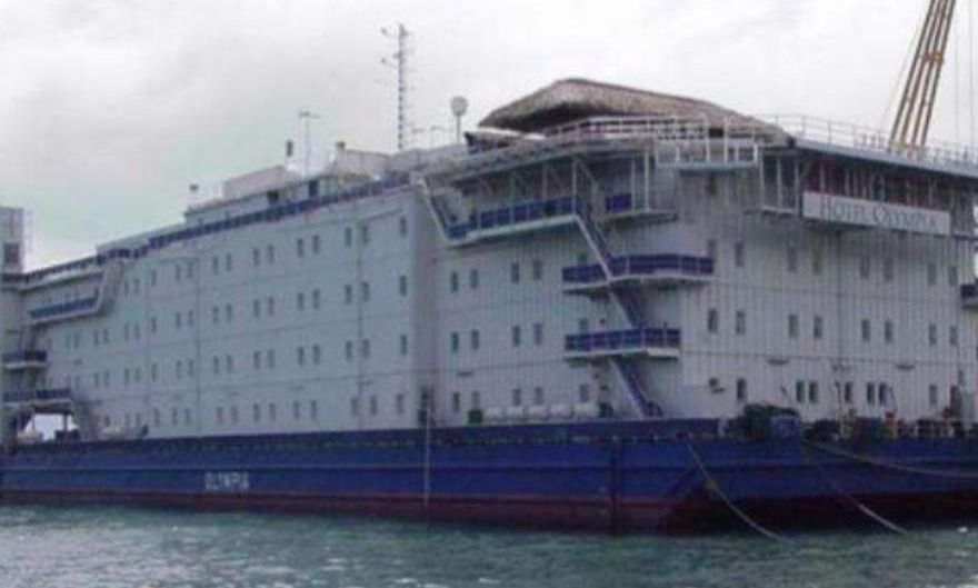 Floating hotel vessel